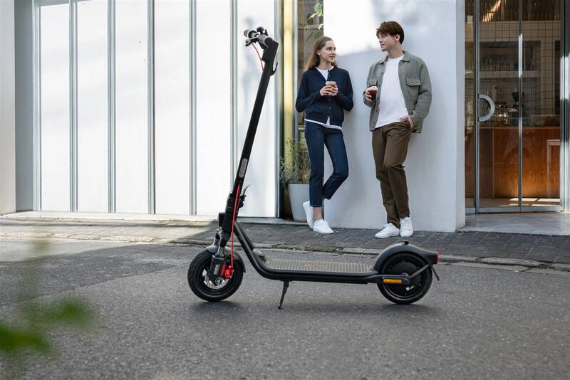 Segway eKickScooter F2 Pro EII antracitová - Obrázek 15
