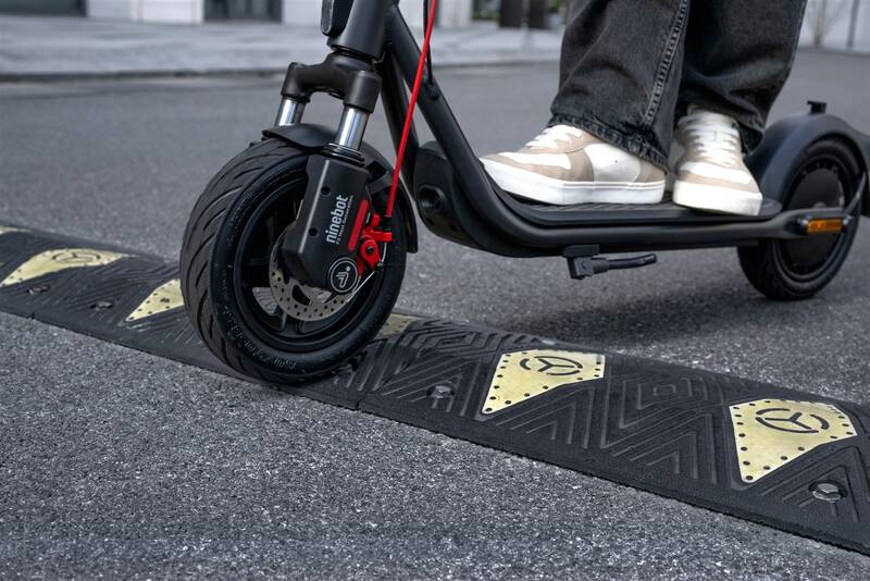 Segway eKickScooter F2 Pro EII antracitová - Obrázek 23