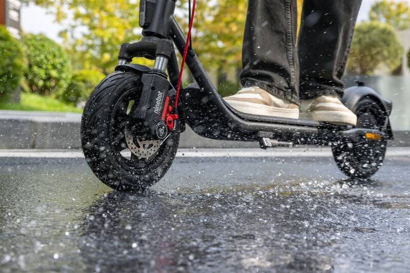 Segway eKickScooter F2 Pro EII antracitová - Obrázek 25
