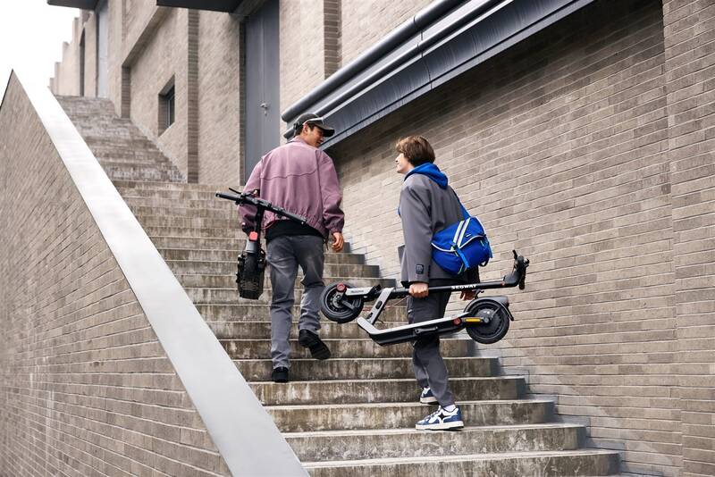 Segway eKickscooter Ninebot E3 Pro E antracitová - Obrázek 24
