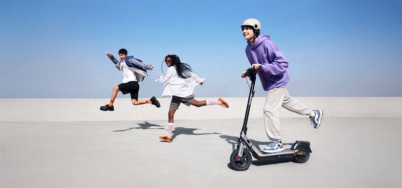 Segway eKickscooter Ninebot E3 Pro E antracitová - Obrázek 27