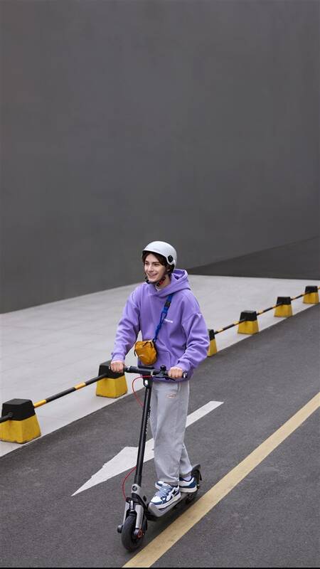 Segway eKickscooter Ninebot E3 Pro E antracitová - Obrázek 31